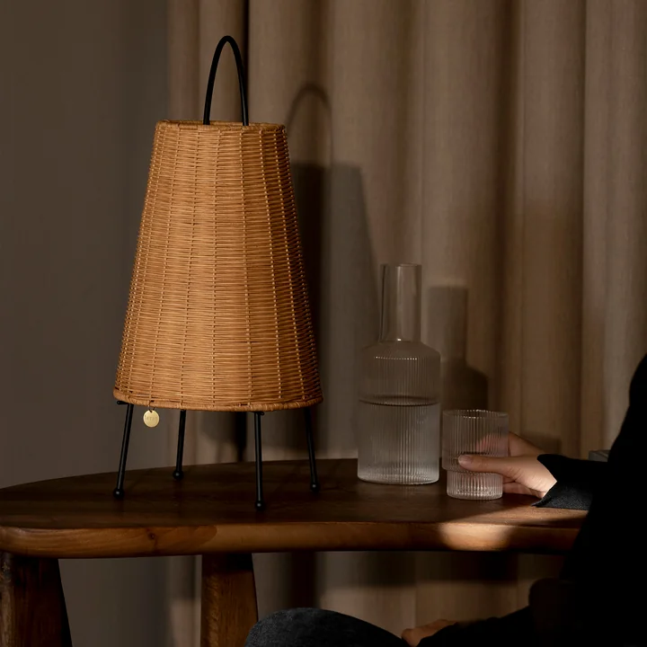 Porti LED Tischleuchte Rattan von Ferm Living 