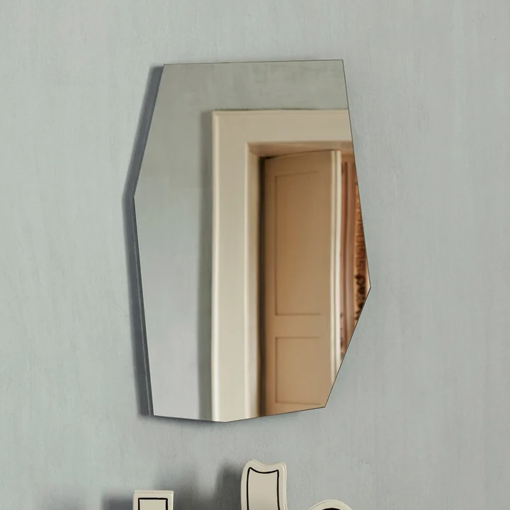 Shard Spiegel von Ferm Living in der Farbe schwarz