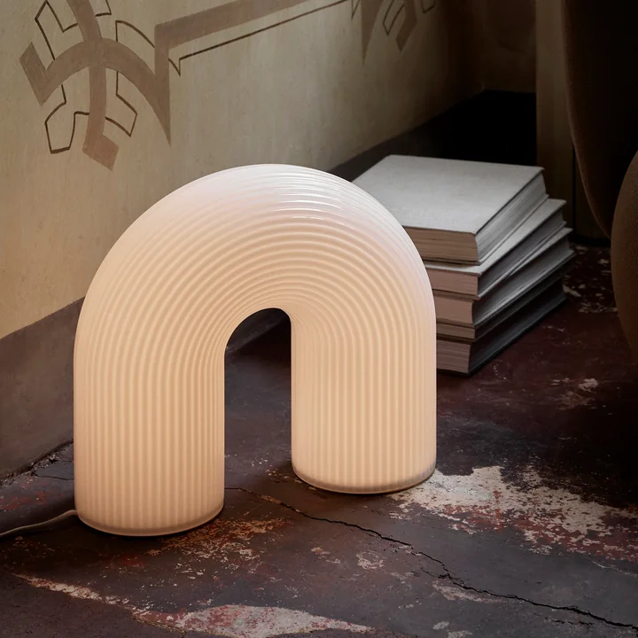 Vuelta LED Stehleuchte Ferm Living in der Farbe weiß