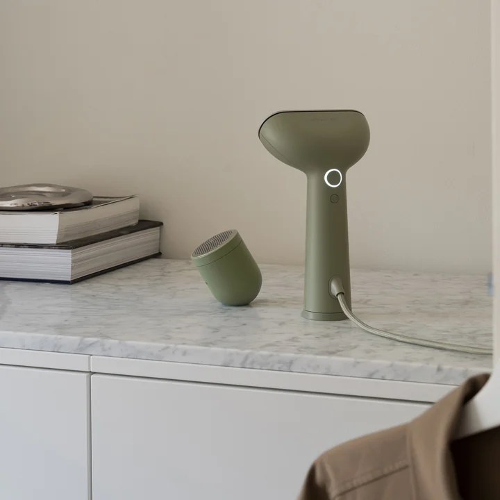 Cirrus 3 Iron Steamer und Fusselrasierer Pilo 10 von Steamery