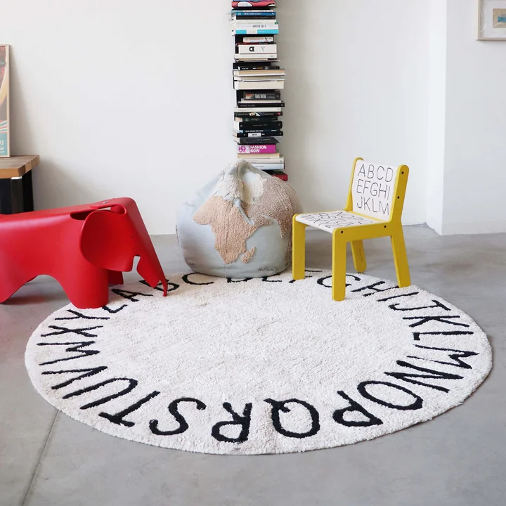 ABC Teppich, Ø 150 cm, natur / schwarz von Lorena Canals