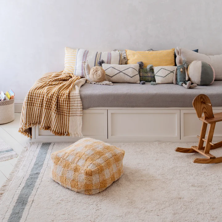 Vichy Pouf, 40 x 40 cm, honey von Lorena Canals