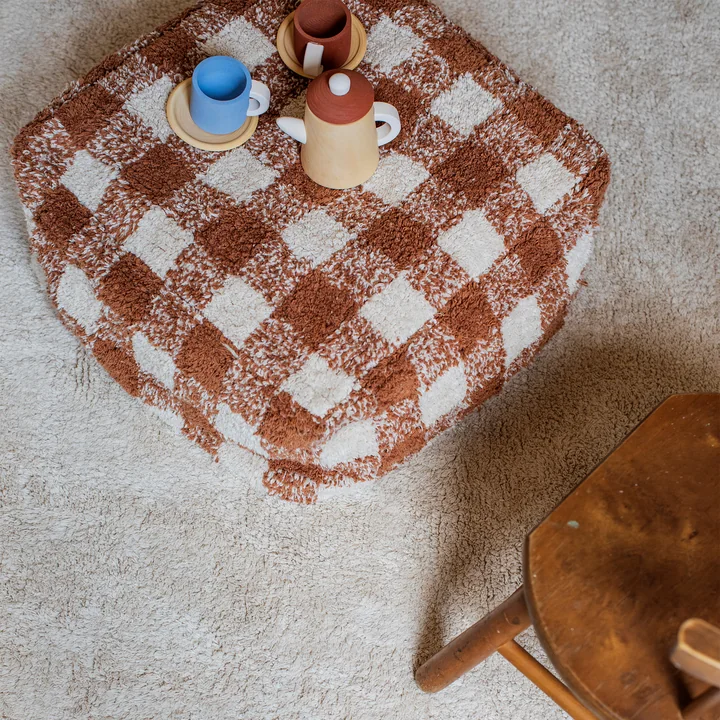 Vichy Pouf, 40 x 40 cm, toffee von Lorena Canals