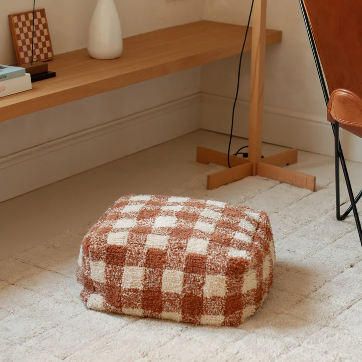 Vichy Pouf, 40 x 40 cm, toffee von Lorena Canals