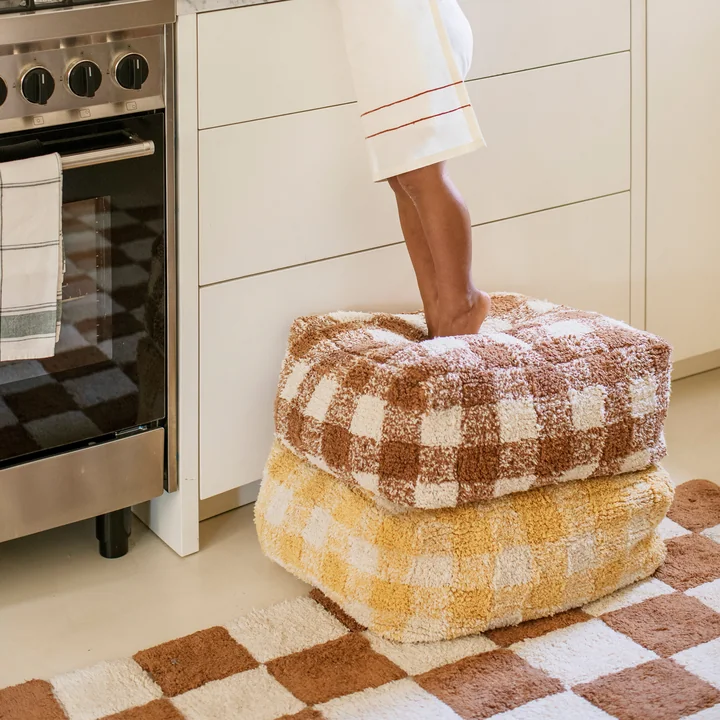 Vichy Pouf, 40 x 40 cm, toffee von Lorena Canals