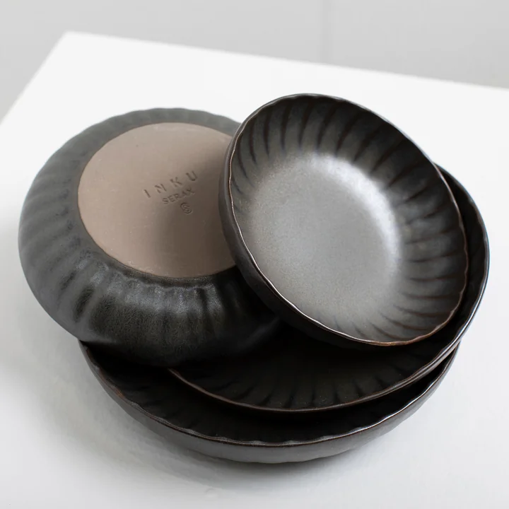 Inku Teller von Serax in der Farbe grün