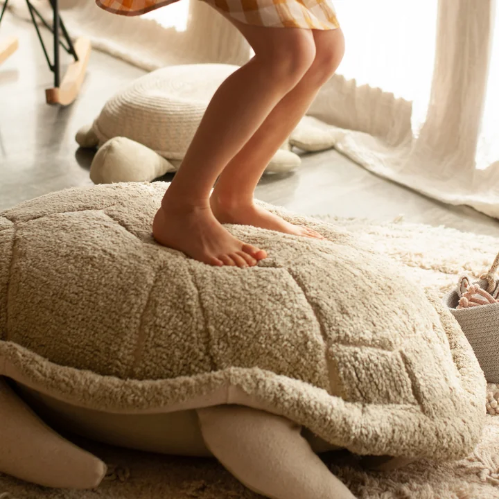 Sea Turtle Pouf von Lorena Canals