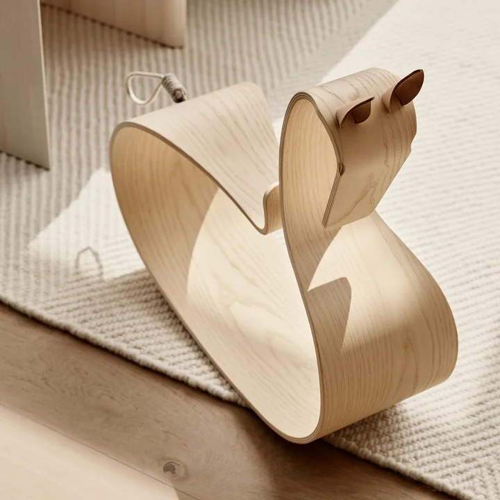 Schaukelpferd von Fritz Hansen in der Ausführung esche