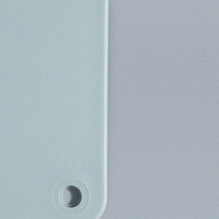 Eames Plastic RE Materialmuster von Vitra in der Farbe eisgrau