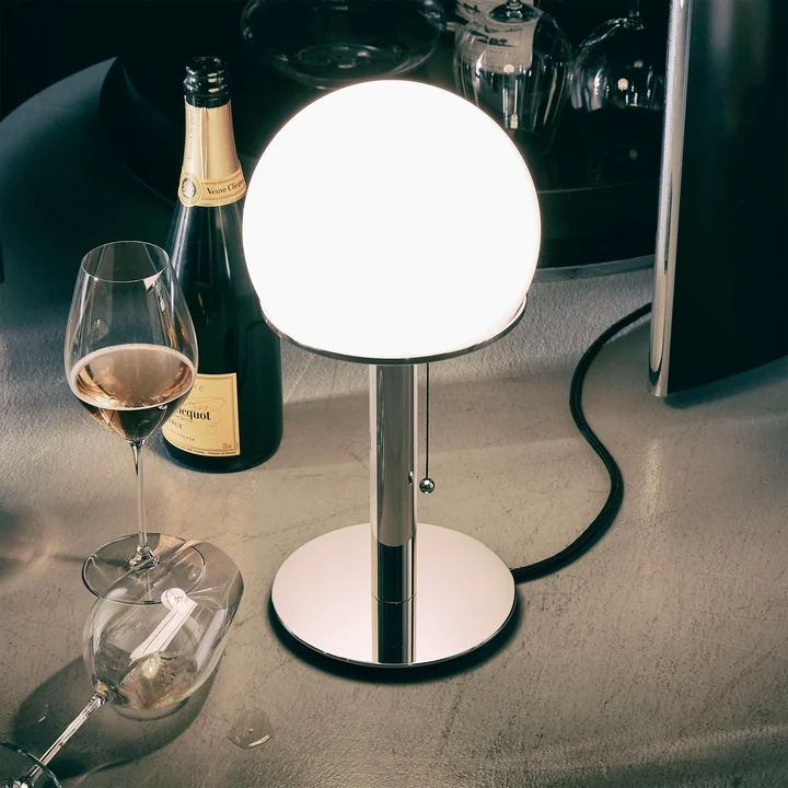 Tecnolumen - Wagenfeld Leuchte mit Metallfuß