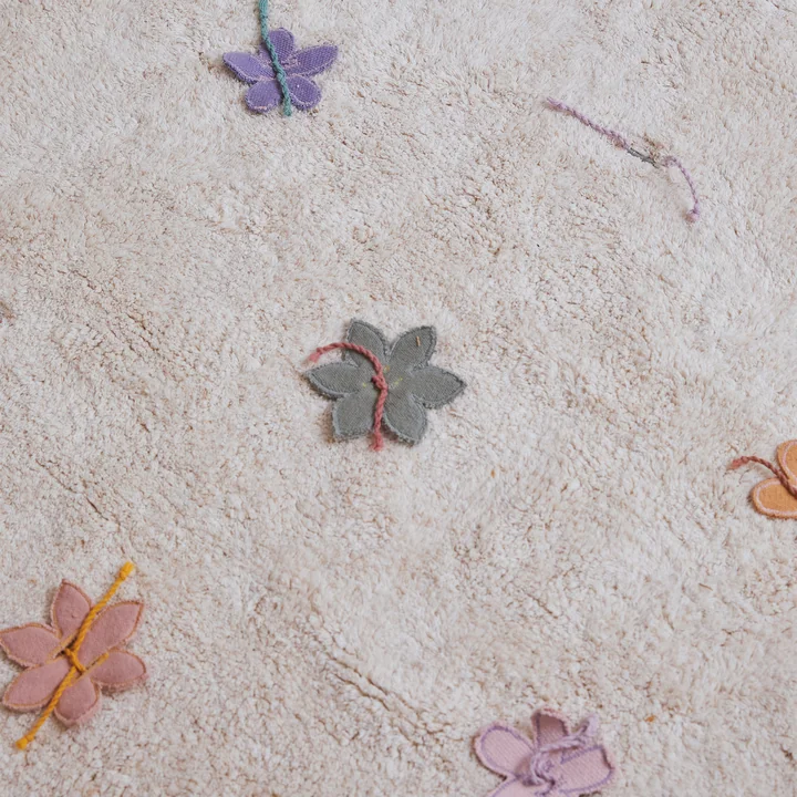 Wildflower Spielteppich mit Spielzubehör von Lorena Canals