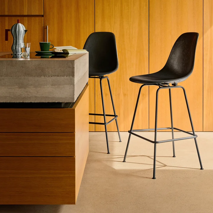 Eames Fiberglass Barstuhl, medium, basic dark / elephant hide-grey von Vitra