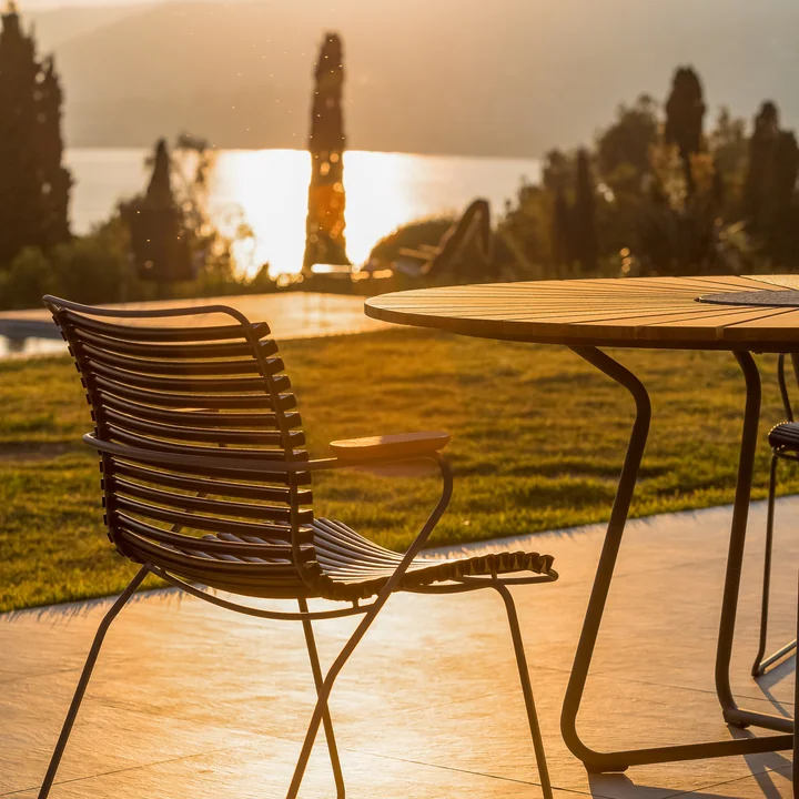 HOUE - CLICK Outdoor Dining Armlehnstuhl mit niedriger Lehne