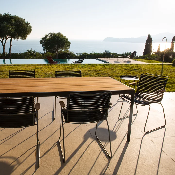 HOUE - CLICK Outdoor Dining Armlehnstuhl mit niedriger Lehne
