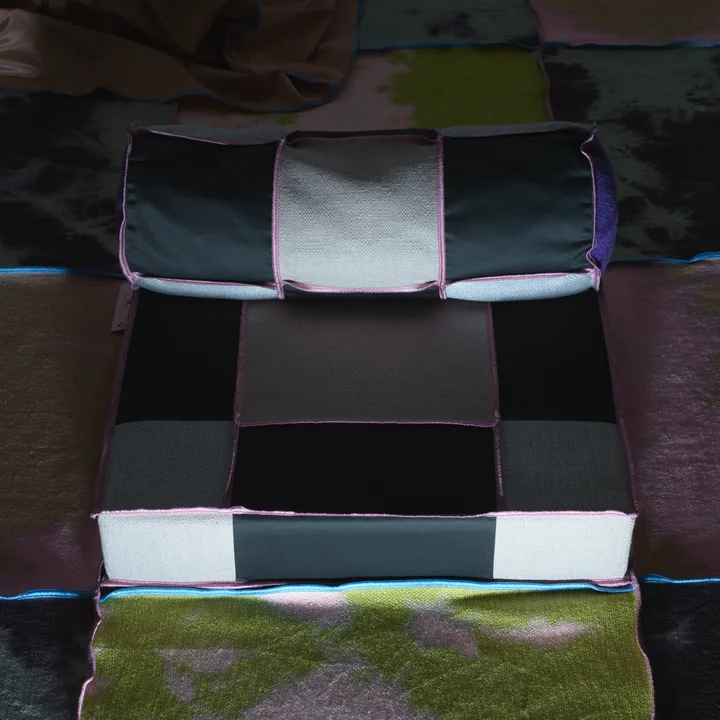 Floor Pouf, smokey quartz von Juslin Maunula