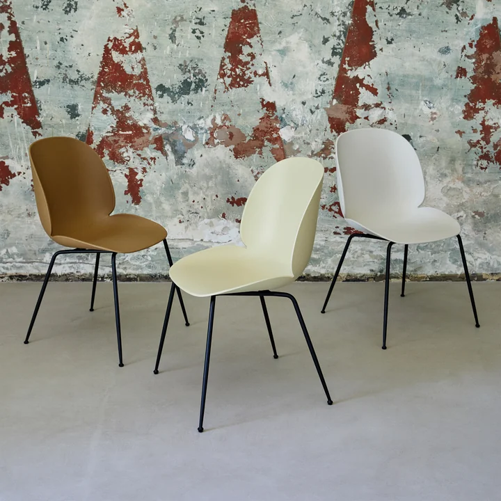 Gubi - Beetle Dining Chair, Conic Base schwarz