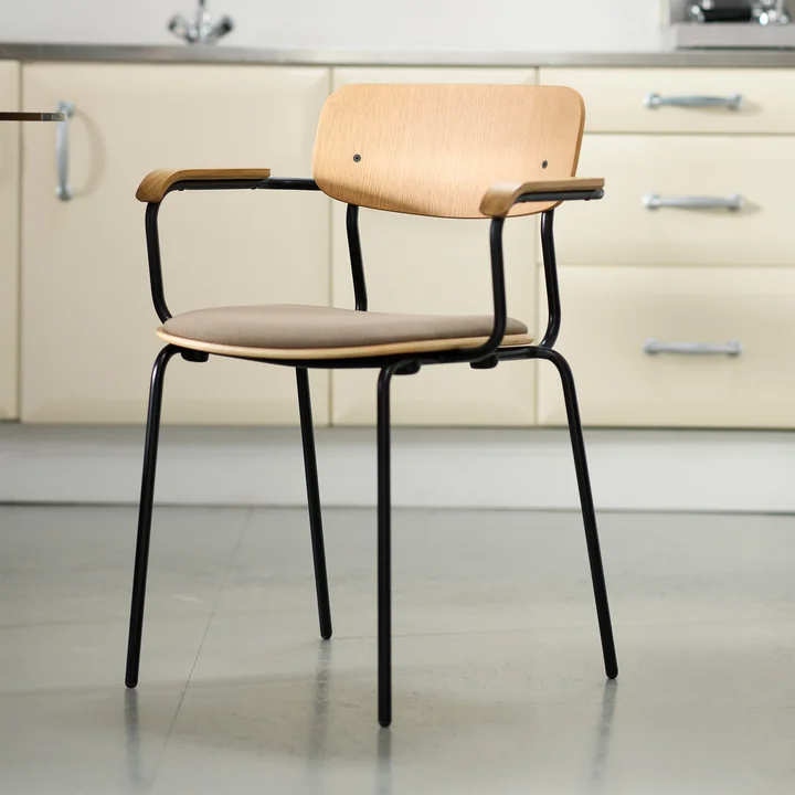 FDB Møbler - J182 Holmen Armlehnstuhl, schwarz / eiche / taupe (Grain 61230)