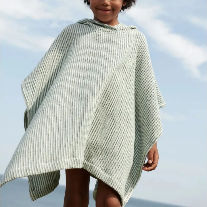  Paco Badeponcho, gestreift, peppermint / Creme de la crème von LIEWOOD