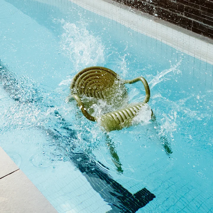 Tom Dixon - Groove Gartenarmlehnstuhl, moosgrün