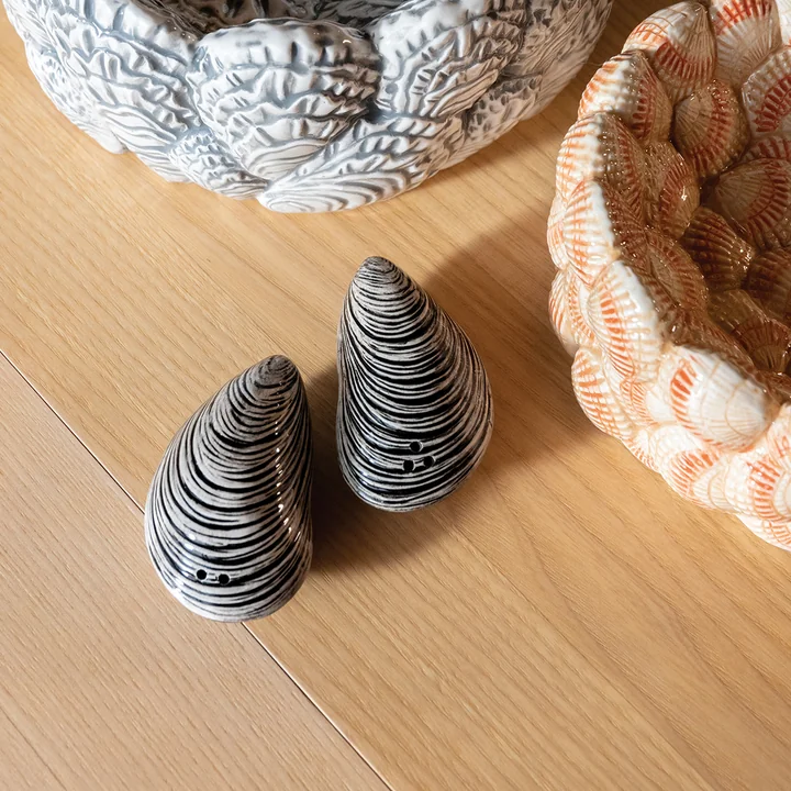 &klevering - Salz- und Pfefferstreuer, Mussel, schwarz