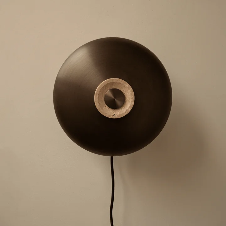 Audo - Reverse LED Wandleuchte, Ø 24 x H 15,5 cm, Messing brüniert / Travertin-Stein