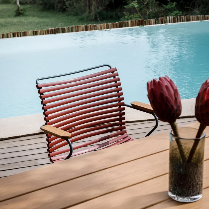 HOUE - CLICK Outdoor Dining Armlehnstuhl mit niedriger Lehne