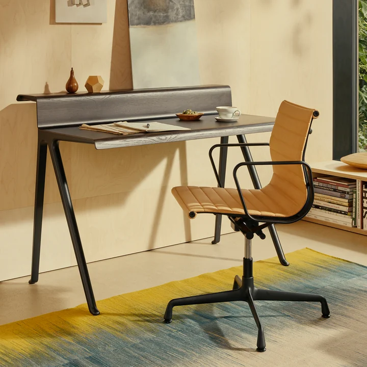 Vitra - Courier Schreibtisch, Eiche dunkel / tiefschwarz