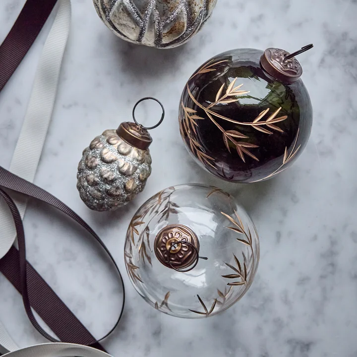 House Doctor - Leaf Ornament, Ø 7,5 cm, klar / gold