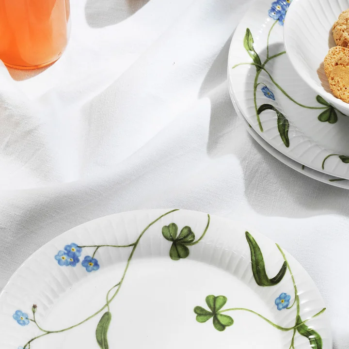 Hammershøi Summer, Teller, Ø 22 cm, forget me not von Kähler Design