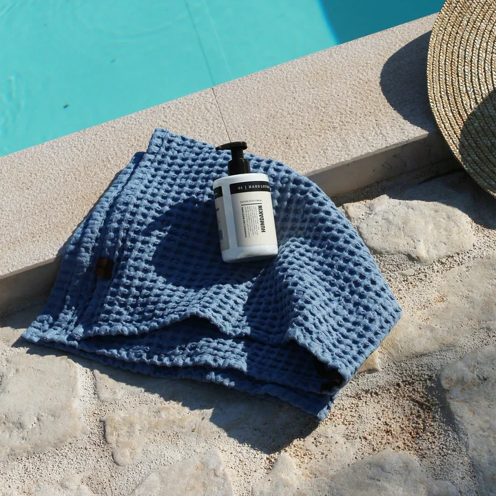 Badetuch mit Waffelstruktur, 70 x 135 cm von Humdakin in ocean