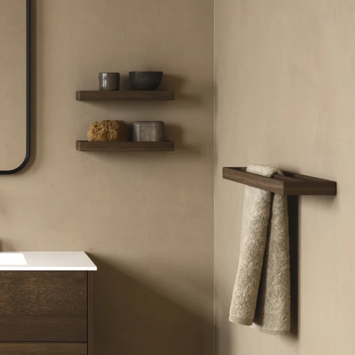 Andersen Furniture - Handtuchhalter double und Wandregal 10, Esche dunkel gebeizt