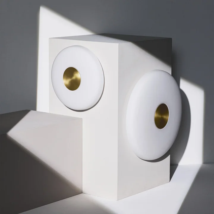 Northern - Glint LED Wandleuchten, opalweiß / Messing