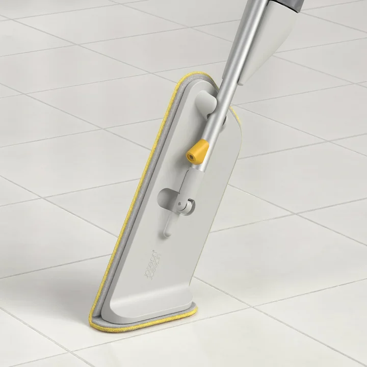 Joseph Joseph - CleanTech Sprühmop mit Scheuerschwamm, light stone
