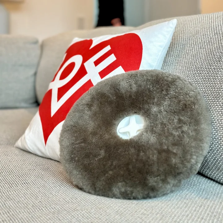 Authentics - Pill Wärmeflasche, Schaffell, anthrazit