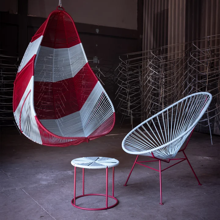 Acapulco Design - Acapulco Classic Chair, Hängestuhl und The Side Table, burgundy red