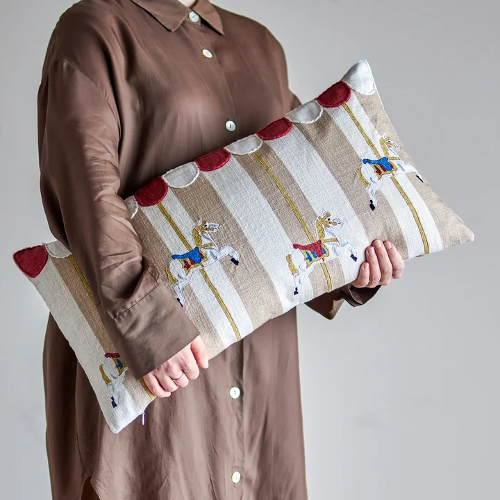 Bloomingville - Merry-go-round Kissen 60 x 30 cm, rot / natur