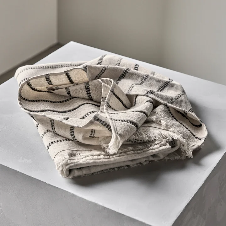 Meraki - True Handtuch, 140 x 70 cm, off-white / schwarz