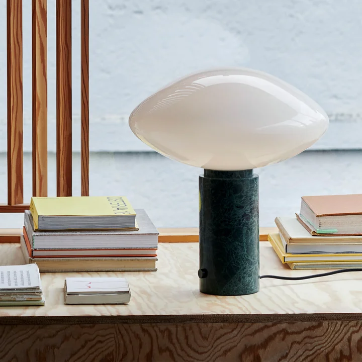 &Tradition - Mist AP17 Tischleuchte, matt weiß / guatemala verde