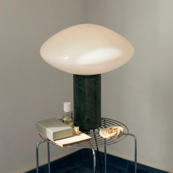 &Tradition - Mist AP17 Tischleuchte, matt weiß / guatemala verde