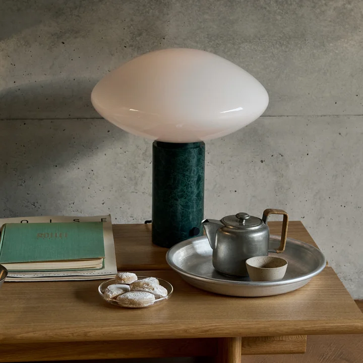 &Tradition - Mist AP17 Tischleuchte, matt weiß / guatemala verde