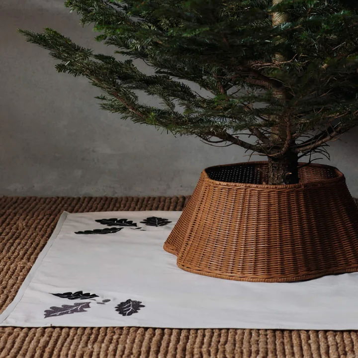 Ferm Living - Braided Christbaum-Umrandung, natur