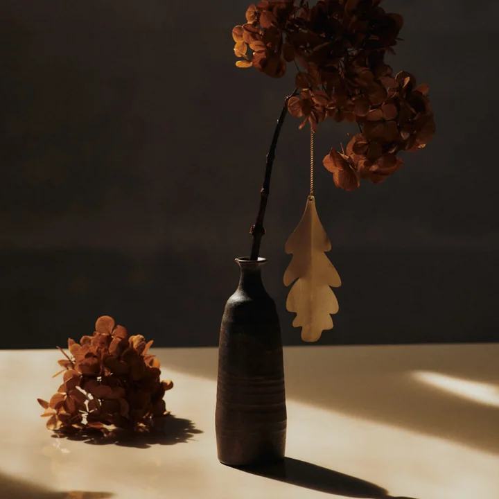 Ferm Living - Messing-Ornament, Eichenblatt, gold 