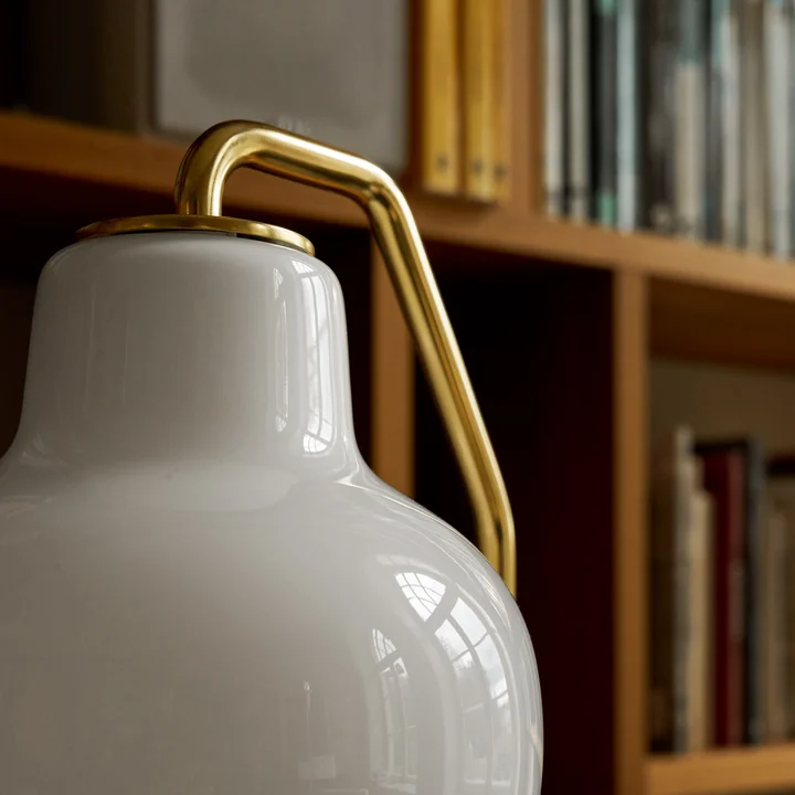 Louis Poulsen - VL Ring Crown Tischleuchte & Stehleuchte, messing / opal