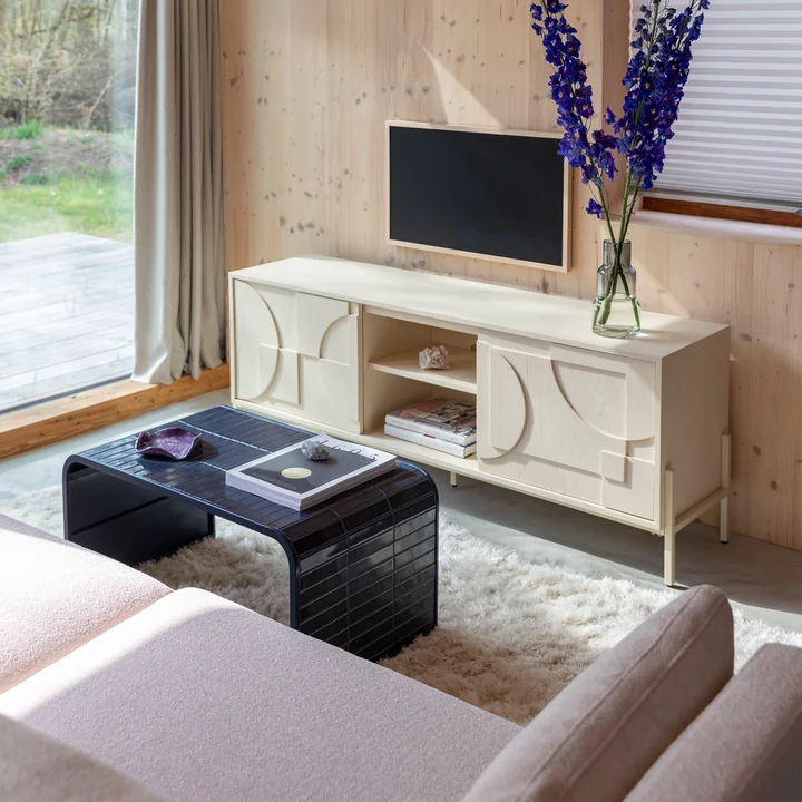 Zuiver - Tiles Couchtisch, blau und Faces Sideboard, beige