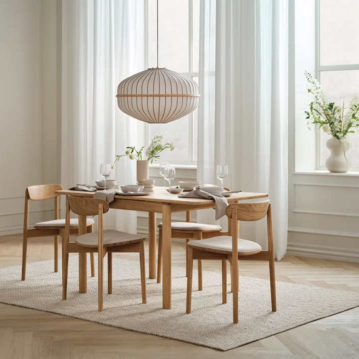 Bolia - Lucén Pendelleuchte Ellipse Ø 60 x H 39 cm, sand / Eiche geölt