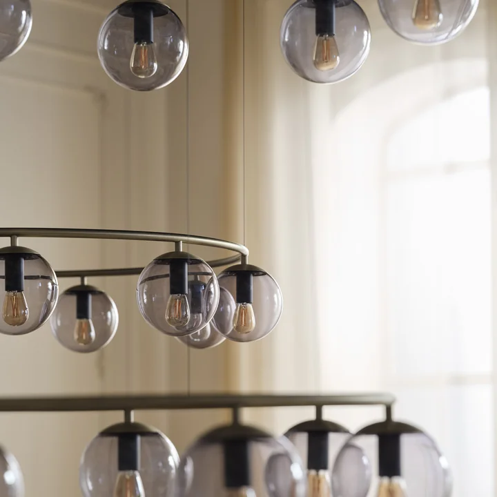 Bolia - Orb Kronleuchter Ø 85 cm, Messing antik matt / rauchgrau