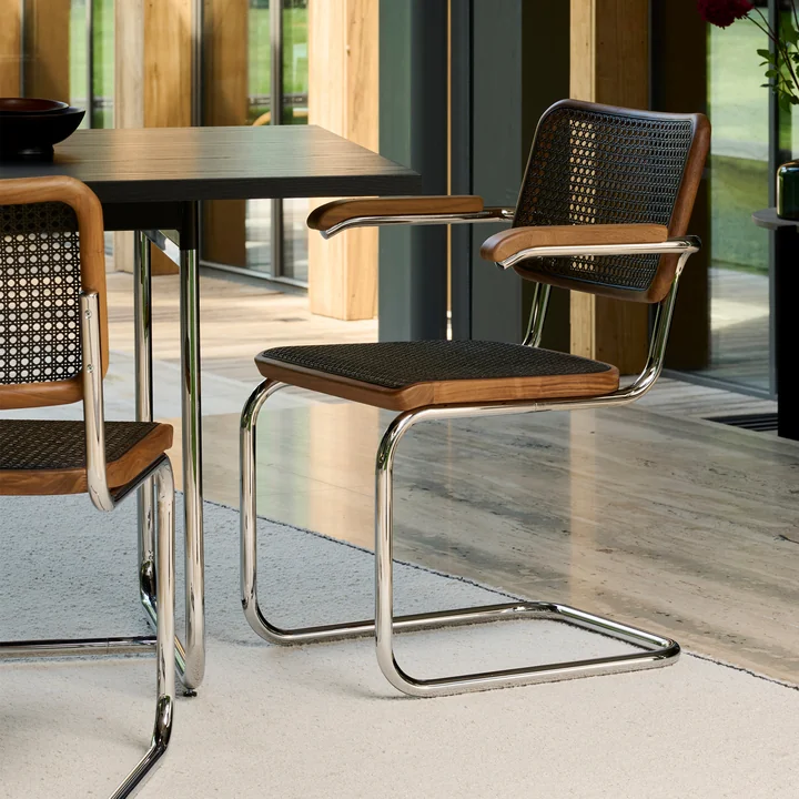 Thonet - S 64 V Armlehnstuhl, Chrom / Nussbaum / Rohrgeflecht mit Kunststoffstützgewebe dark melange