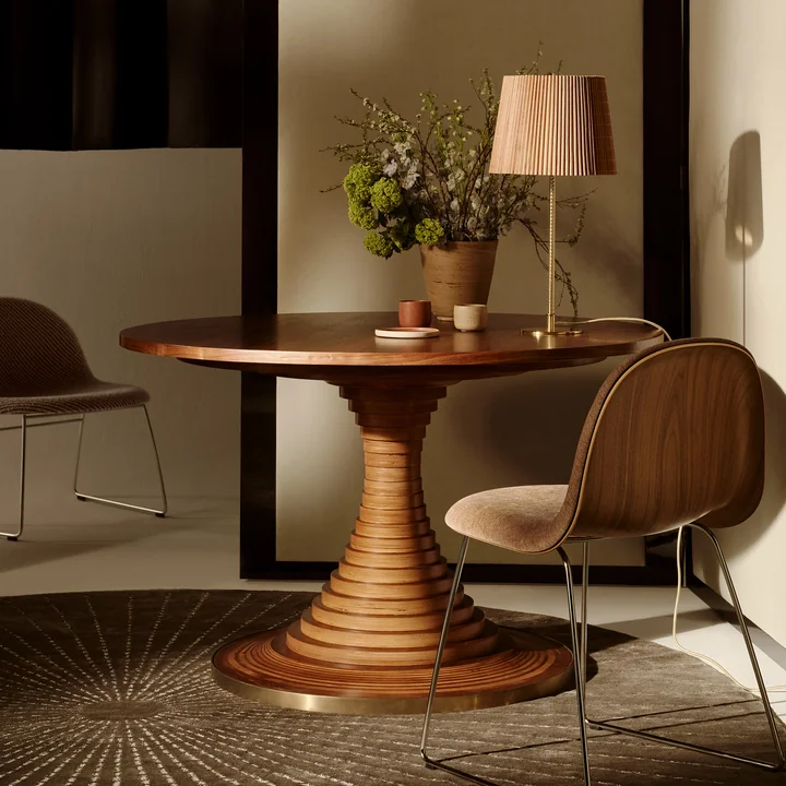 Gubi - Tavolo a Dischi Esstisch, amerikanischer Nussbaum