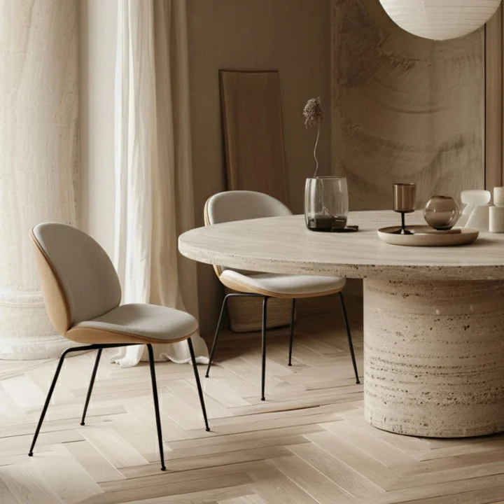 Gubi - Beetle Dining Chair Vollpolsterung (Conic Base), schwarz / Vidar (146) / Leder Valencia (Exclusive Edtion)