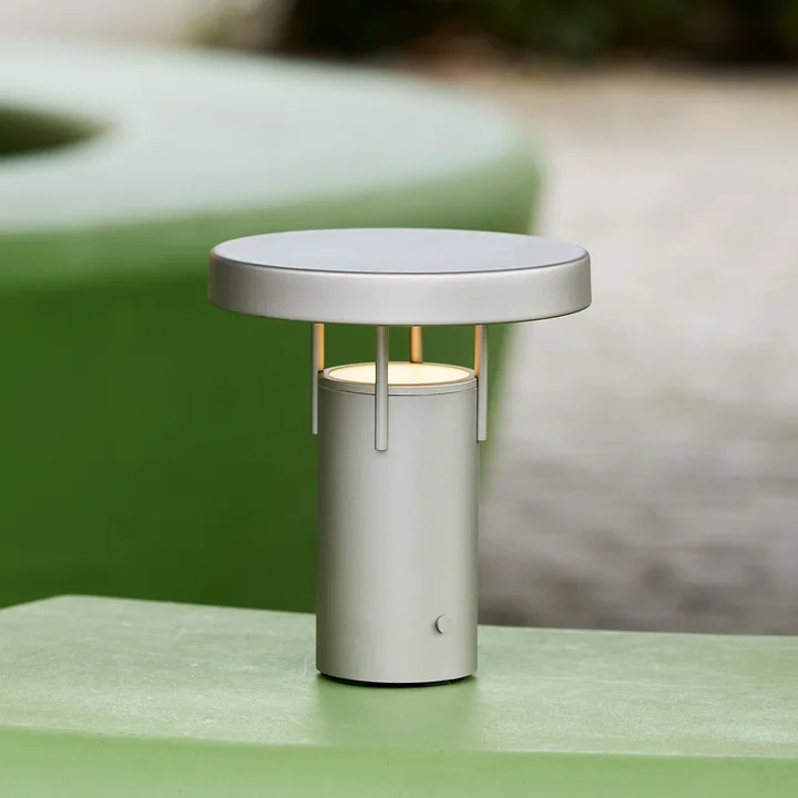 Hübsch Interior - BringMe Akku LED-Tischleuchte, Mini, metallic sand